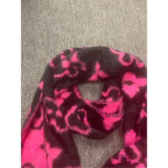 Cute Reversible Hat and Scarf Set - Picture 3 of 6